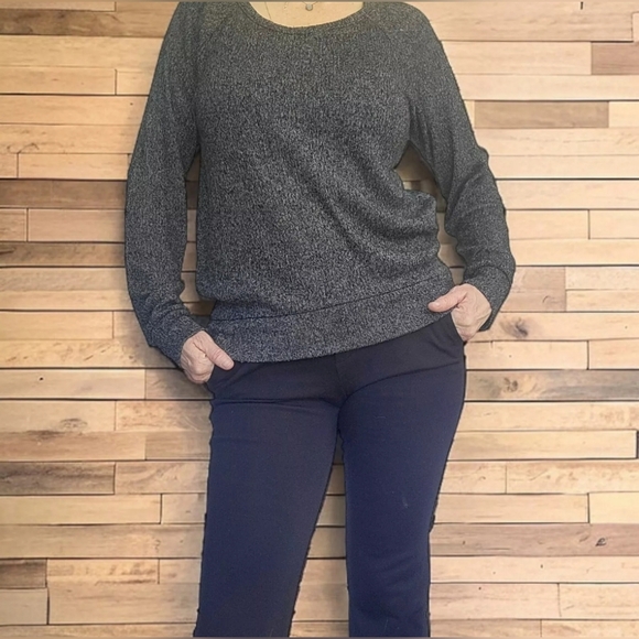 Old Navy SOFT & Comfy Lightweight Gray Sweater Medium - Picture 4 of 11